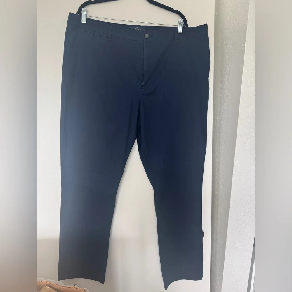 NWT Men’s Navy Blue Even Tied Straight Coastal Roll Cuff Pant - Size 42x32